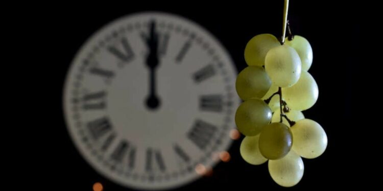 Rituales de Año Nuevo 2022 para atraer amor, dinero y viajes