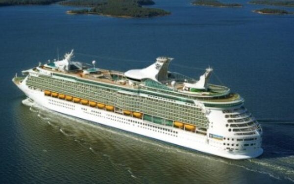 Royal Caribbean retrasa pago final de cruceros de abril y mayo de 2022