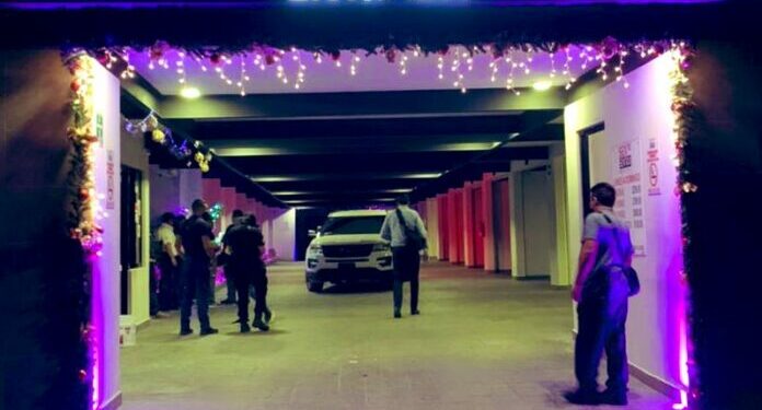 SEGUIMIENTO | SALDO DE OPERATIVO EN LA ZONA DE 'EL CRUCERO': Rescatan a menor y detienen a 4 sujetos durante cateo a hotel en Cancún