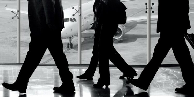 SSa eleva alerta y pide evitar viajes internacionales por variante ómicron