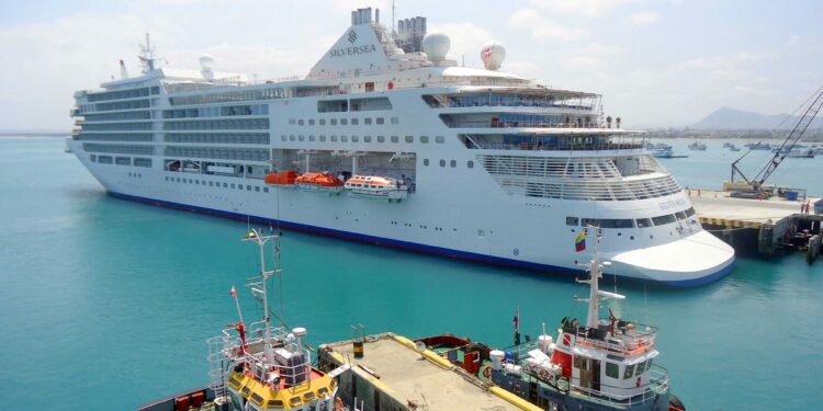 Suspenden llegada de crucero en Manta
