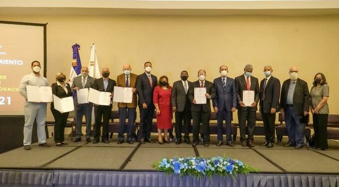 Tres expertos de la UNPHU reconocidos como investigadores del año Mescyt