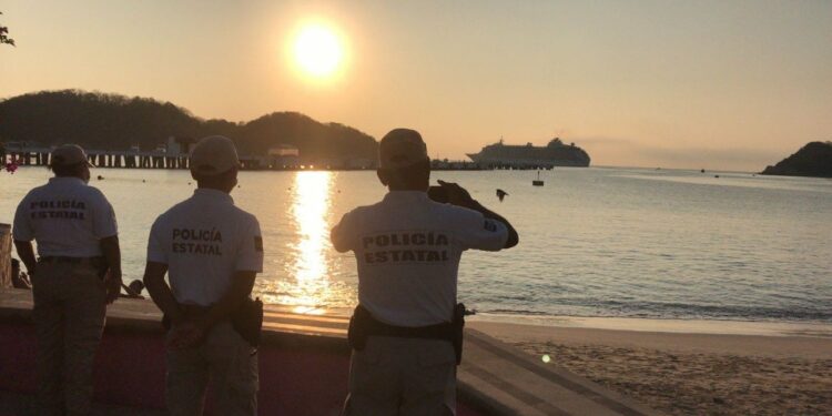 Turismo de cruceros se reactiva en Bahías de Huatulco
