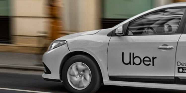 Uber lleva retraso en su objetivo de electrificación en Europa y las ciudades deben reaccionar