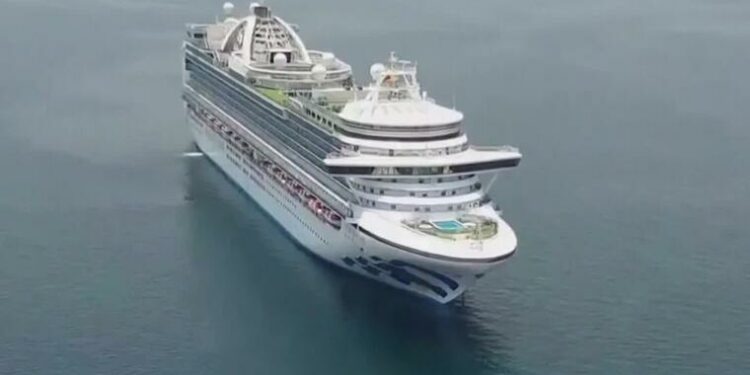 Una mujer cae de un crucero de Carnival frente a las costas de México