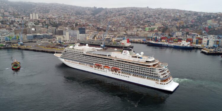 Viking Jupiter reactiva industria de cruceros en Valparaíso
