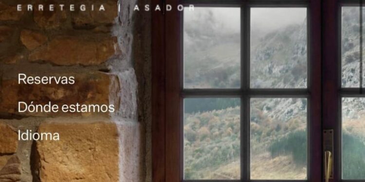 actualización diaria de plazas en un calendario abierto a 3 meses vista y cobro previo del menú al formalizar la reserva, que incrementa su precio un 15,7% hasta 242 euros.