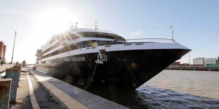 Ciudad de Buenos Aires: El primer crucero desde el inicio de la pandemia de coronavirus arribó hoy al puerto de Buenos Aires, anunció hoy la directora nacional de Migraciones, Florencia Carignano.