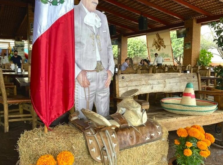 ¡Pero sigue siendo el rey! Este el restaurante 'Los tres potrillos' de Vicente Fernández