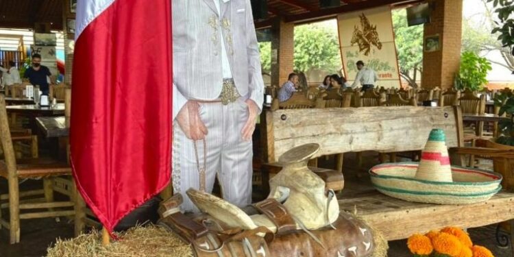 ¡Pero sigue siendo el rey! Este es el restaurante 'Los tres potrillos' de Vicente Fernández