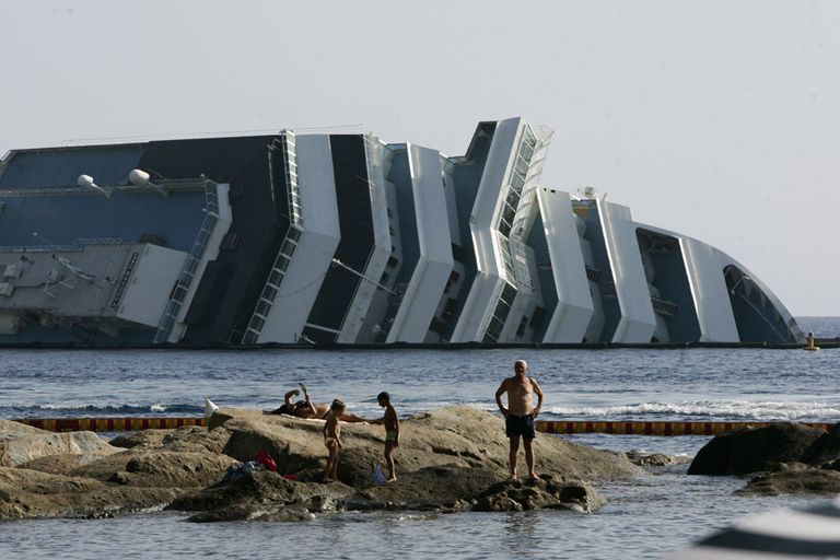 El lujoso crucero italiano Costa Concordia naufragó en enero de 2012 con un saldo de 32 muertos