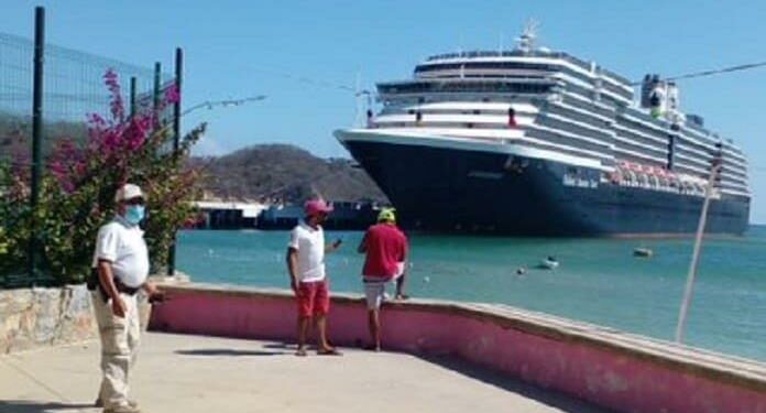 Aplican protocolo de bioseguridad a cruceros que llegan a Huatulco