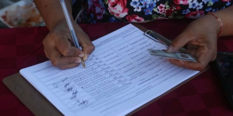 25% de firmantes no apoyaron la revocación de mandato, informa el INE