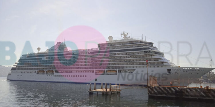 Acapulco recibe tercer crucero de la temporada con 906 pasajeros