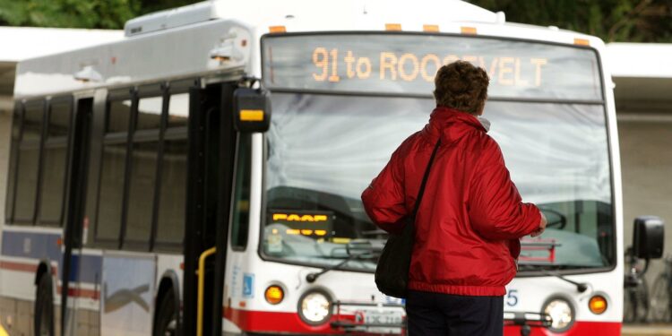 Advierten a usuarios de la CTA sobre posibles retrasos durante sus viajes en tren o autobús | Video | Univision Chicago WGBO