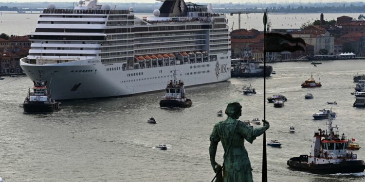 Al menos 45 pasajeros positivos por covid en un crucero en Italia | Noticias