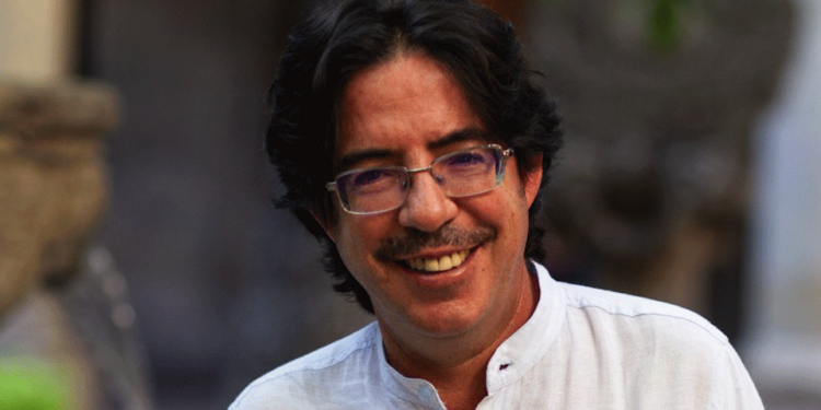 Alumnas rechazan nombramiento de Pedro Salmerón como embajador