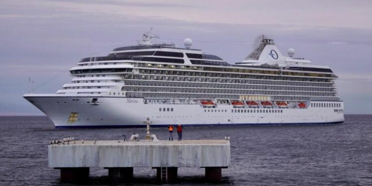 Amarró el crucero Marina en el Muelle Piedra Buena de Puerto Madryn