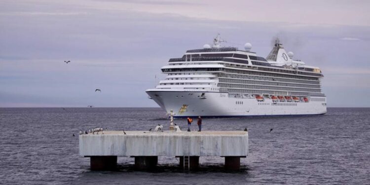 Amarró en Madryn el crucero Marina