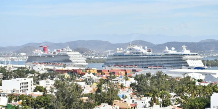 Arriba a Mazatlán doble crucero con más de 5 mil turistas