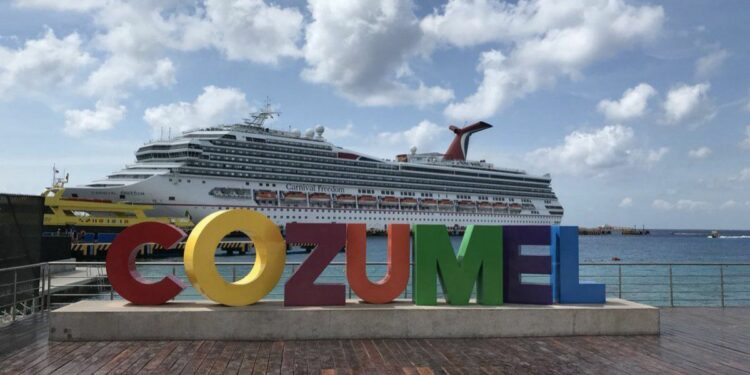 Arriba primer crucero a Cozumel, tras más de un año de inactividad por la pandemia de Covid-19