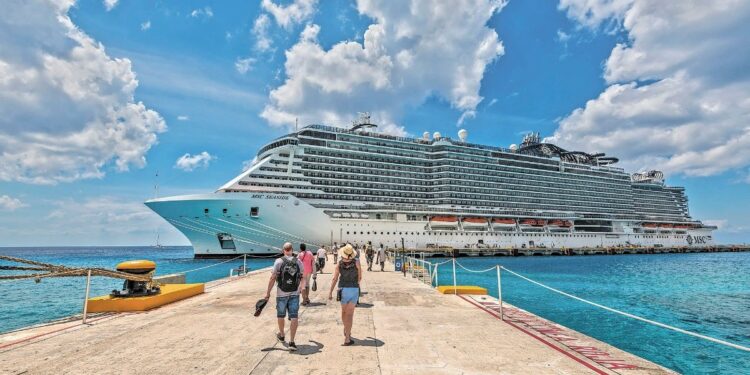 Autoridades de salud de Brasil investigarán a compañías de cruceros por brotes de Covid-19