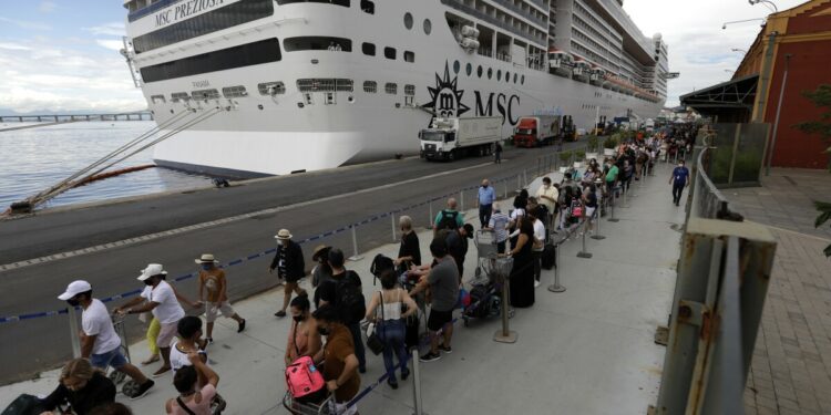 Brasil: Agencia de salud confirma casos de COVID en crucero