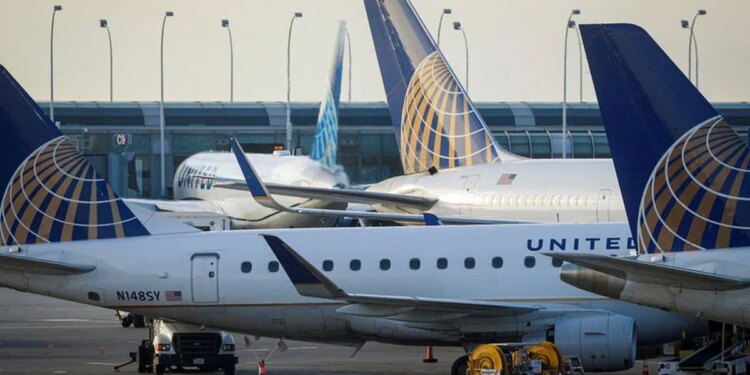 CEO de United confirma que hay 3.000 casos positivos de COVID, pero no hay muertos entre vacunados