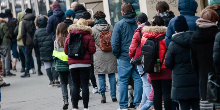 COVID en España, en directo hoy: Ómicron, test de antígenos, vacunación... | Última hora