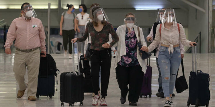 Cancelan 235 vuelos en Aeropuerto Internacional de CDMX por contagios de COVID