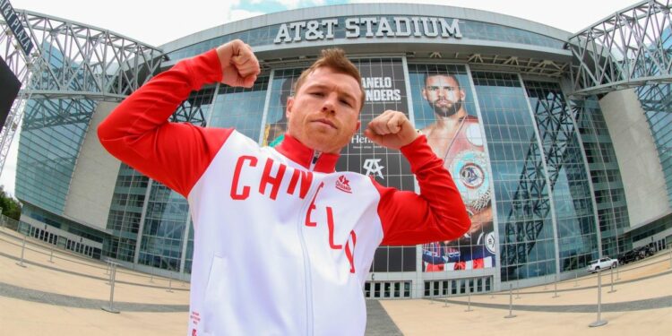 Canelo le quitó el invicto a Caleb Plant en noviembre de 2021.