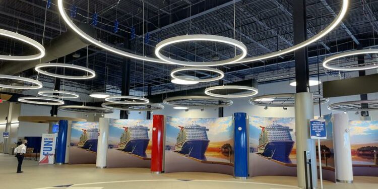 Terminal de cruceros de Carnival Cruise Line en el puerto de Cabo Cañaveral, en Florida.