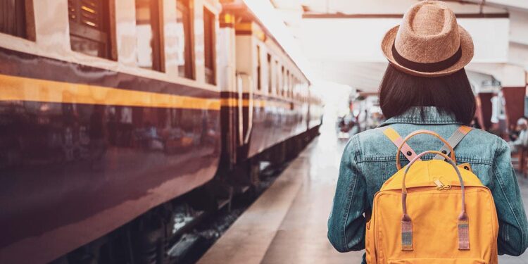 Clientes Davivienda recibirán reembolso de sus viajes en tren con las tarjetas de débito y crédito