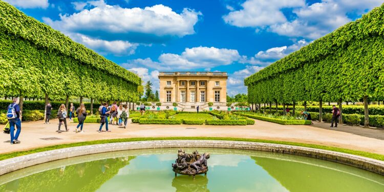 Petit Trianon en el Palacio Real de Versalles en Francia.
