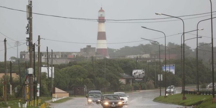 Ya en 2008, un reporte especial de la OMT advertía sobre la alta vulnerabilidad de los puntos costeros a las tormentas, el aumento del nivel del mar y las inundaciones.