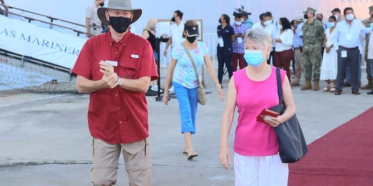 Con estrictas medidas y protocolos sanitarios, Acapulco recibe primer crucero del año