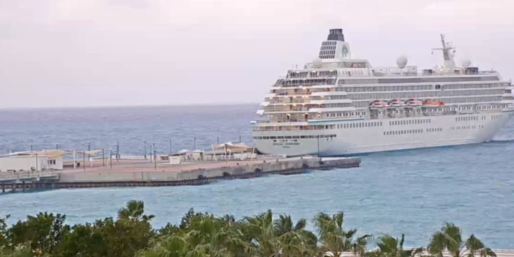 Crucero Crystal Symphony se desvía a Bahamas luego que emiten una orden arresto en Miami | Univision 23 Miami WLTV