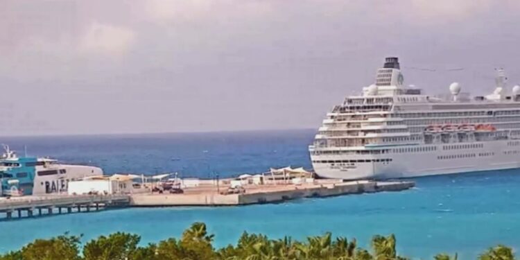 Crucero Crystal Symphony se desvía a las Bahamas para evitar ser incautado tras una orden de arresto en Miami | Video | Univision 23 Miami WLTV