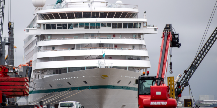 Crucero ancla en Alemania por infectados de Covid