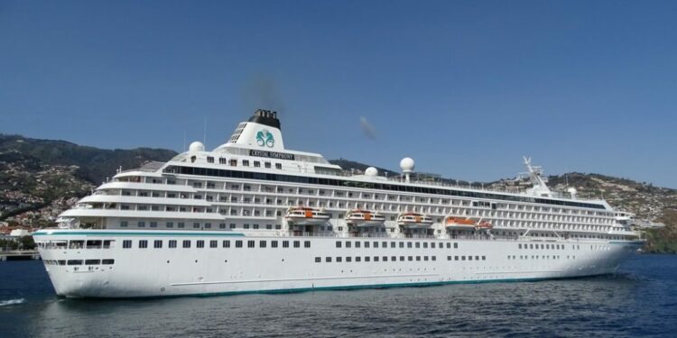 Crucero se fuga con todo y tripulación por embargo