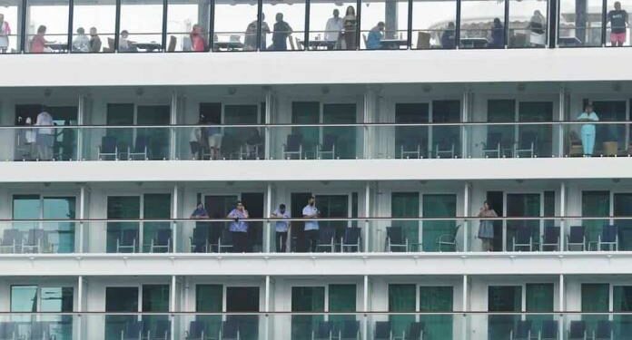 Crucero vuelve a Miami tras menos de dos días en el mar por casos de COVID