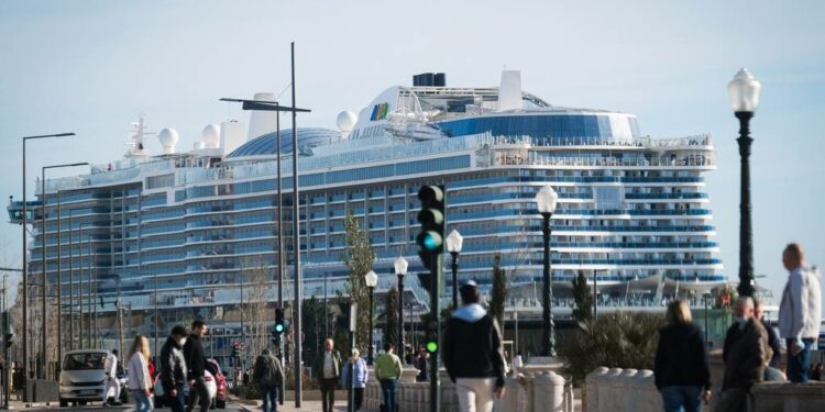 Cruceros de varias partes del mundo vuelven a puerto tras aparición de contagiados de coronavirus | Internacional | Noticias