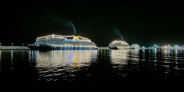 Cuatro cruceros en la noche de Fin de Año 2021 en Tenerife | Puente de Mando