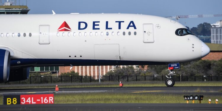 Delta mantiene el pronóstico de ganancias para 2022 en el repunte de los viajes a pesar de omicron