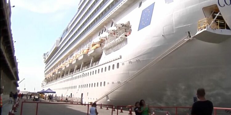 Desembarcan a siete tripulantes con Covid-19 de un crucero y un buque en Montevideo