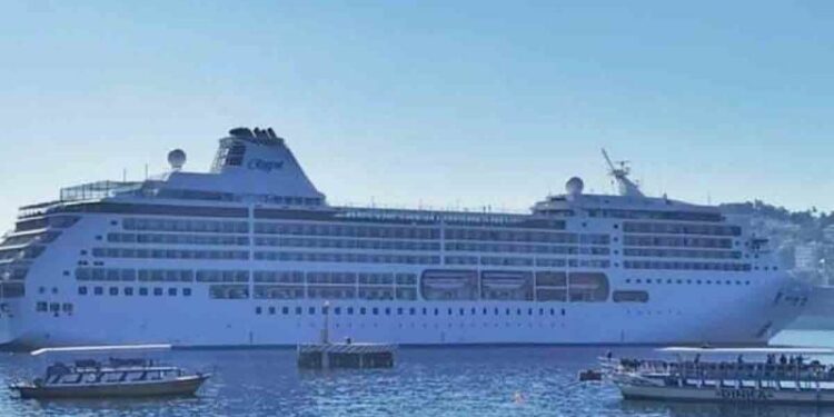 Después de 2 años llega un crucero al puerto de Acapulco