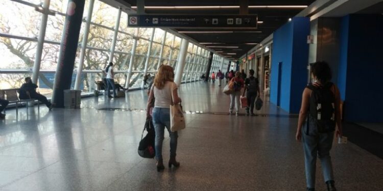 Di positivo de covid-19: cómo reprogramar o cancelar las vacaciones