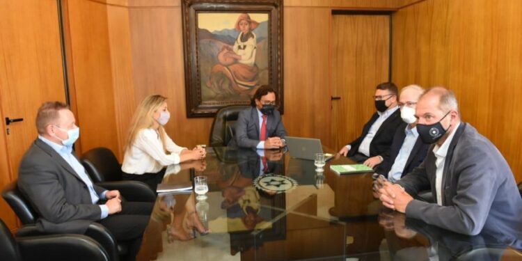 Directivos de la minera Río Tinto informaron a Sáenz aspectos sobre la compra del proyecto Rincón