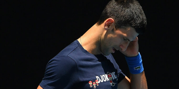 Djokovic admite 'errores humanos' en sus trámites para entrar a Australia