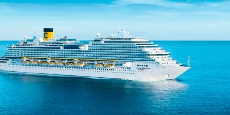 Dos cruceros que operaban en Brasil fueron inmovilizados por brotes de COVID y hay contagios a bordo de otros tres